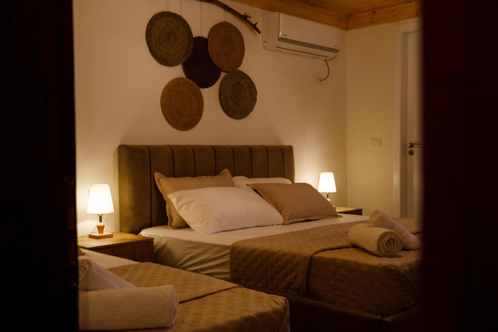 Guva Guest House ジロカストラ エクステリア 写真