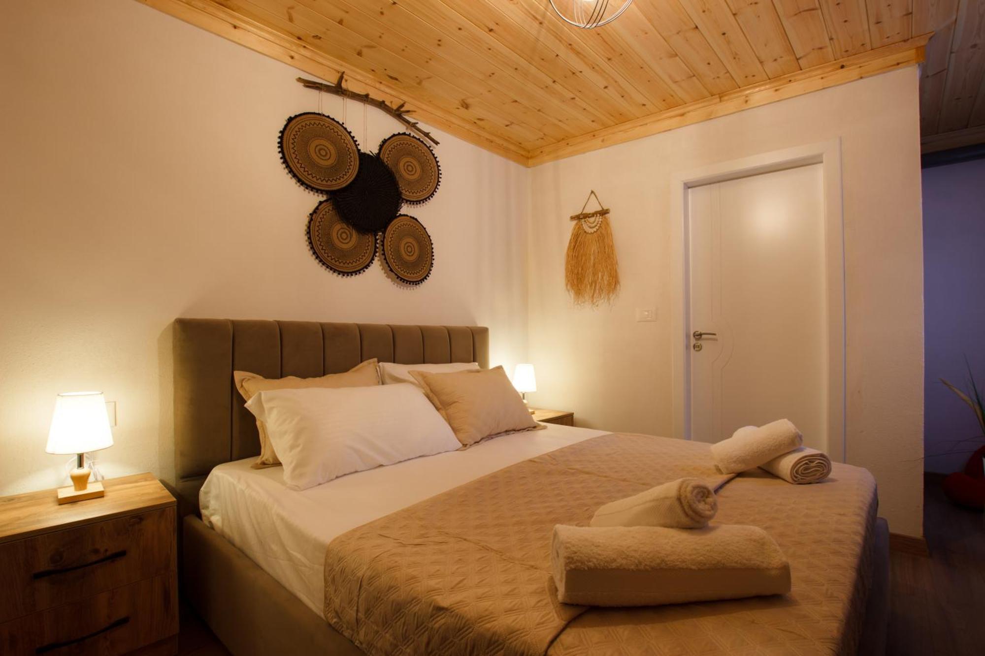 Guva Guest House ジロカストラ エクステリア 写真