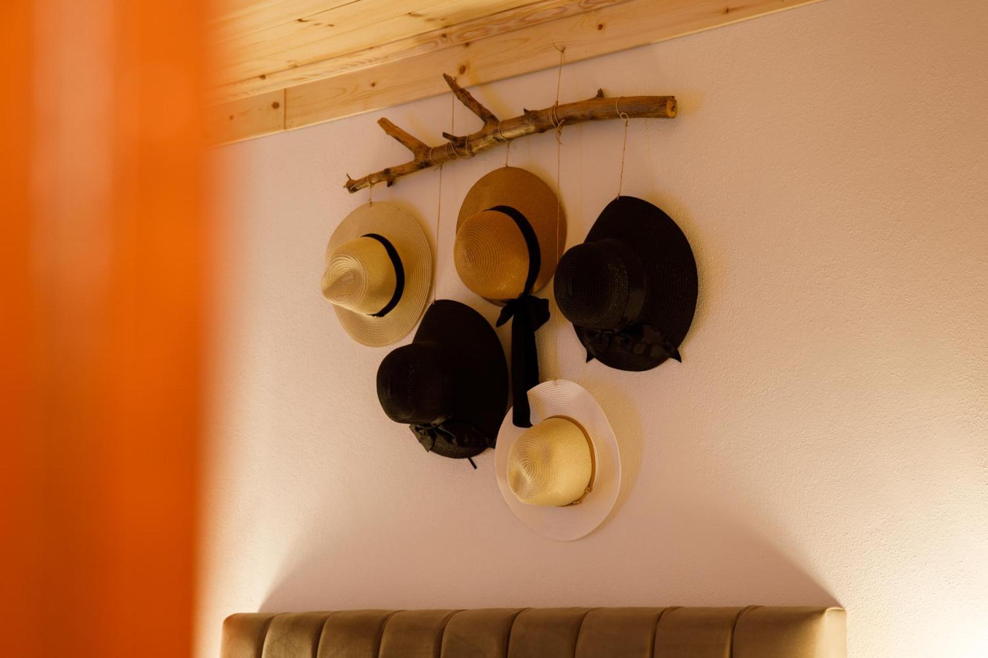 Guva Guest House ジロカストラ エクステリア 写真