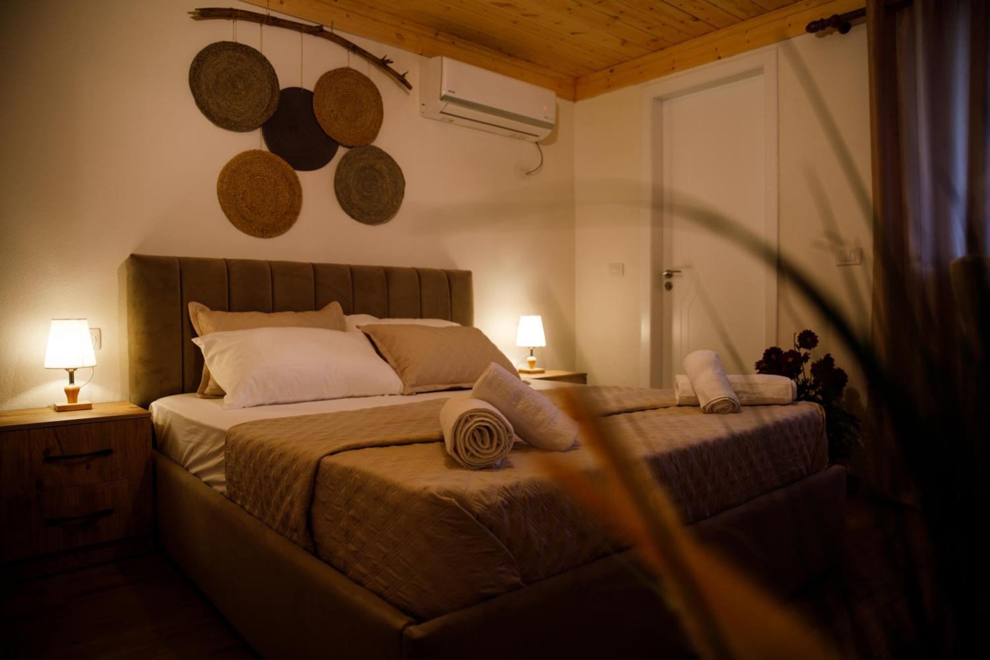 Guva Guest House ジロカストラ エクステリア 写真
