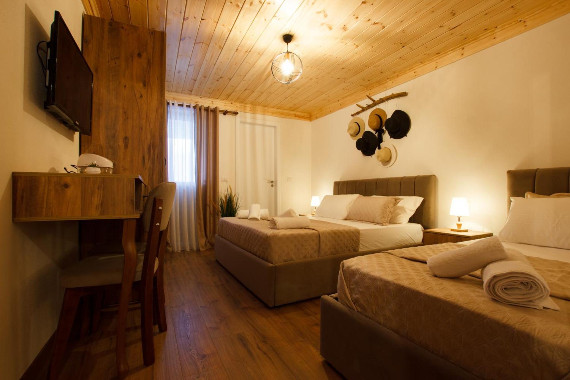 Guva Guest House ジロカストラ エクステリア 写真