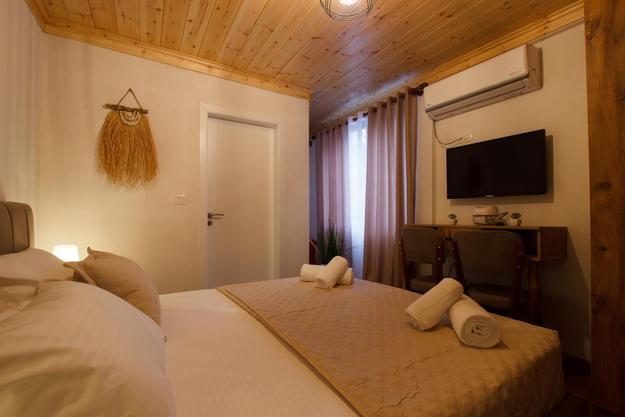Guva Guest House ジロカストラ エクステリア 写真