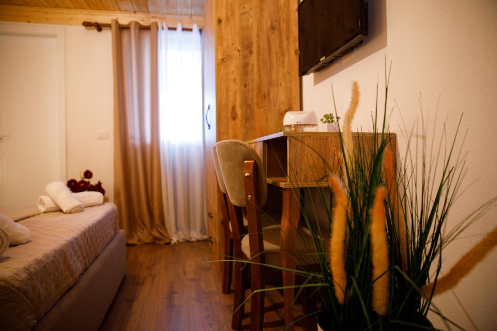 Guva Guest House ジロカストラ エクステリア 写真